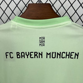 Conjunto Infantil Bayern de Munique Goleiro 2025/26 | Futmantos